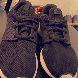 Nike Roshe Black White